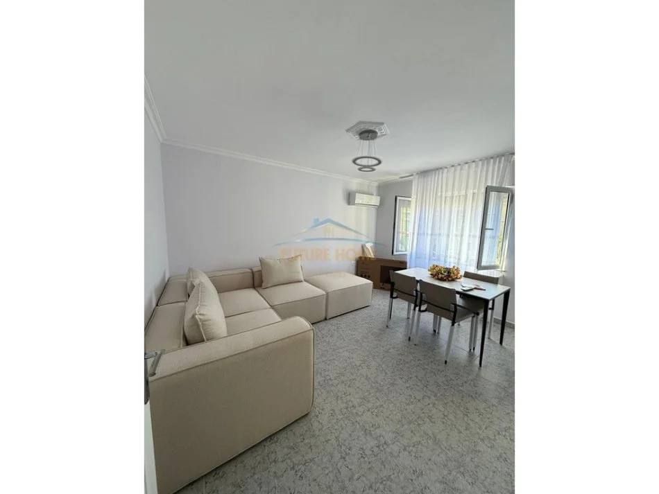 Tirane, jepet me qera apartament 3+1 Kati 4, 79 m² 800 € 