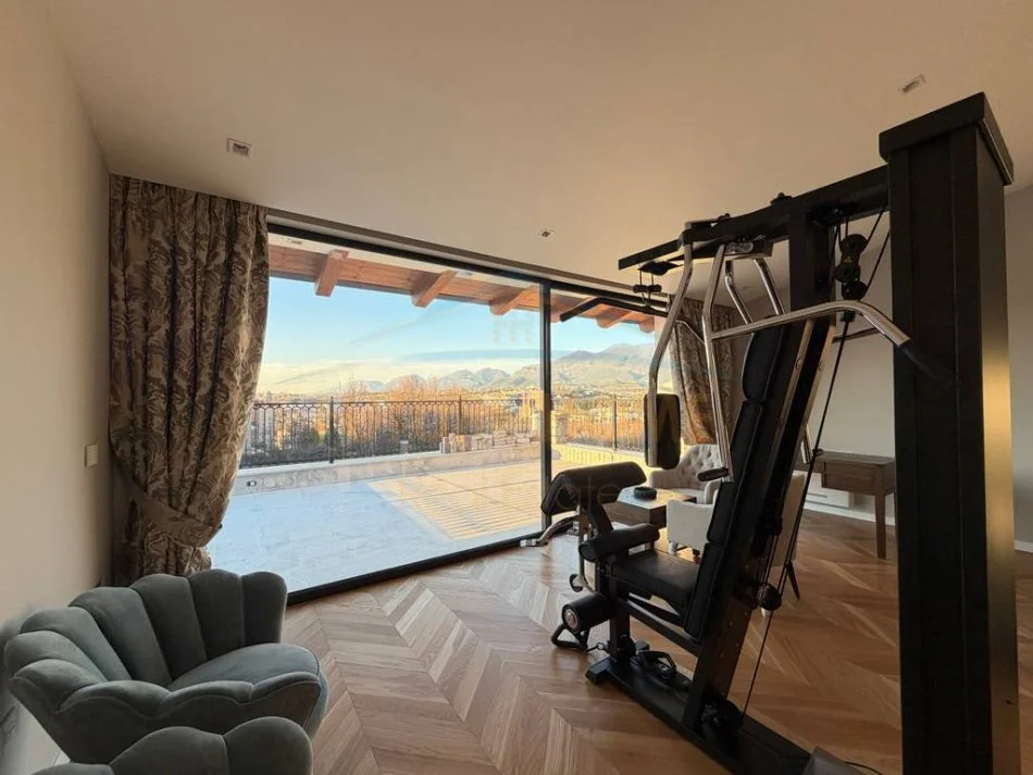 Tirane, shitet Vile 4+1+Ballkon Kati 0, 387 m² 1.900.000 €