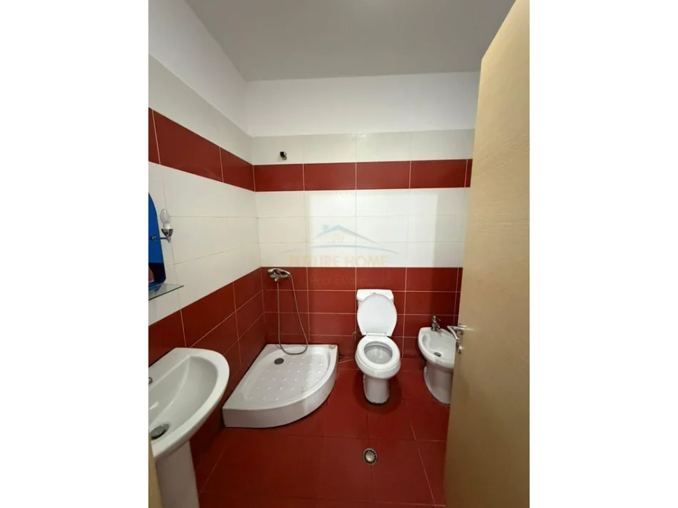 Tirane, jepet me qera apartament 2+1 Kati 7, 88 m² 550 € (Unaza e Re)