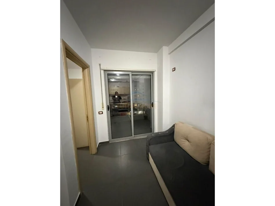 Tirane, jepet me qera apartament 2+1 Kati 7, 88 m² 550 € (Unaza e Re)