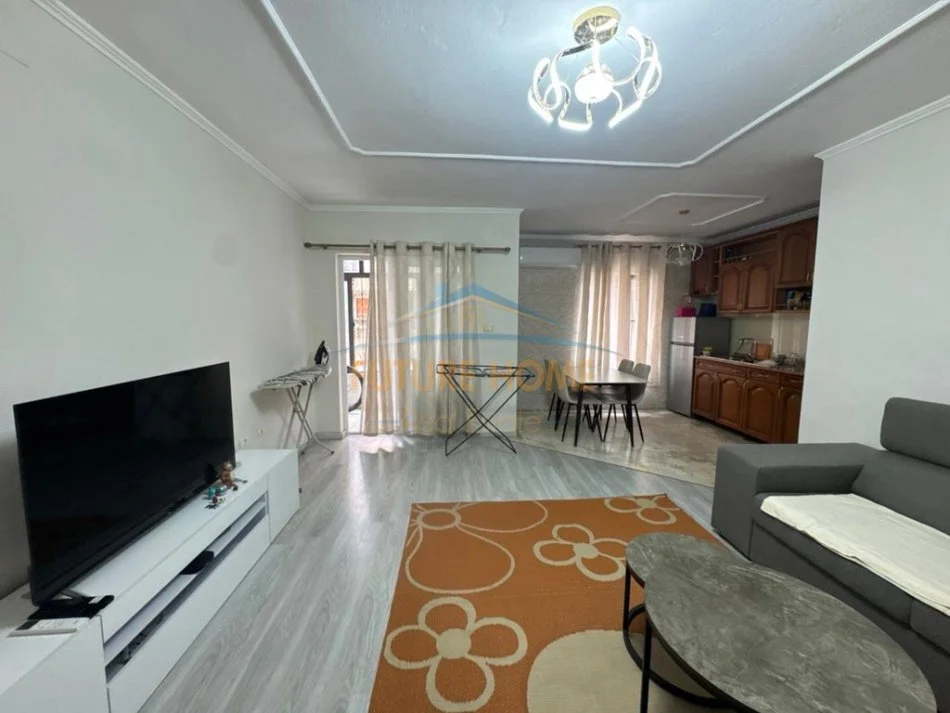Tirane, jepet me qera apartament 2+1 Kati 1, 76 m² 550 € 