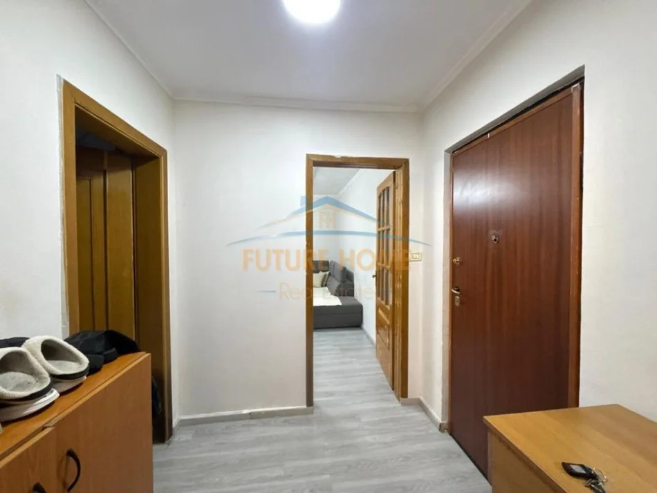 Tirane, jepet me qera apartament 2+1 Kati 1, 76 m² 550 € 