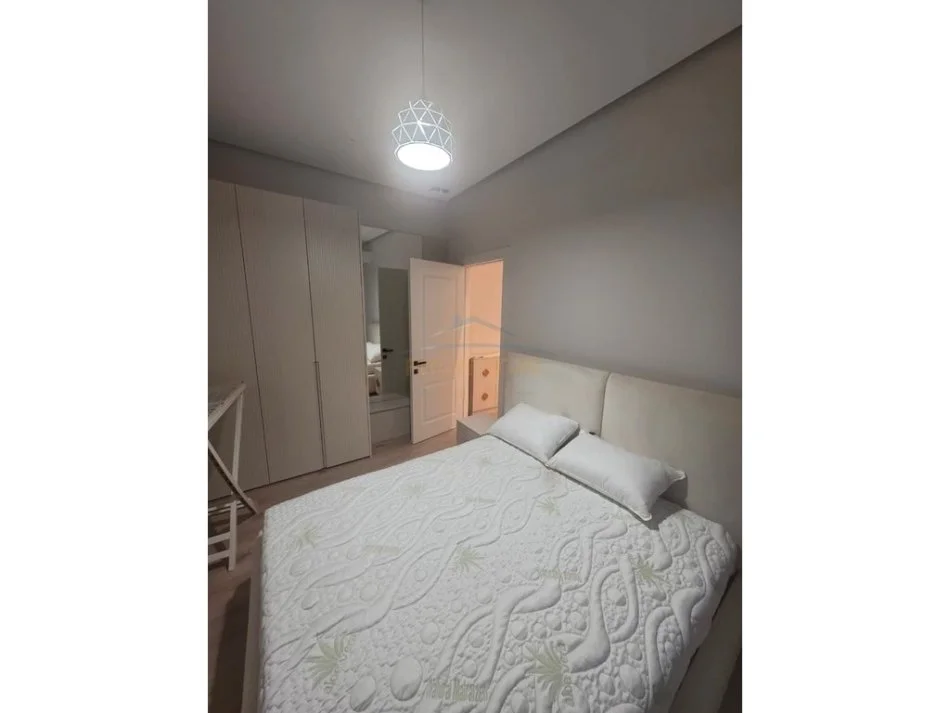 Tirane, jepet me qera apartament 1+1+Aneks+Ballkon Kati 1, 55 m² 651 € (Selvia)