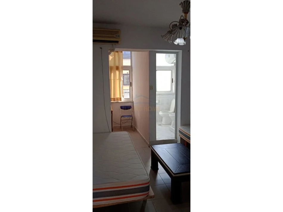 Tirane, jepet me qera garsonier 1+1 Kati 4, 30 m² 350 € (Bulevardi Zogu i I)