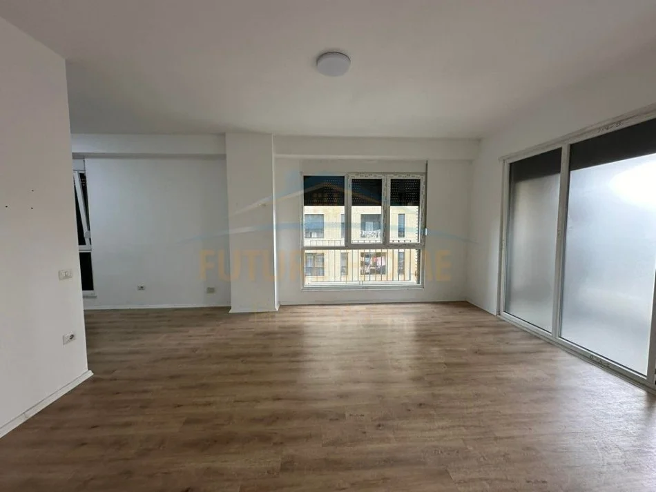 Tirane, jepet me qera apartament 3+1 Kati 2, 142 m² 800 € 