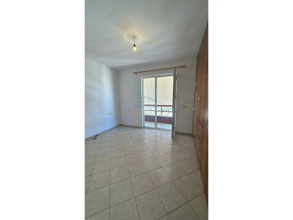 Tirane, jepet me qera apartament 2+1 Kati 8, 105 m² 400 € (Misto Mame prane KMY)