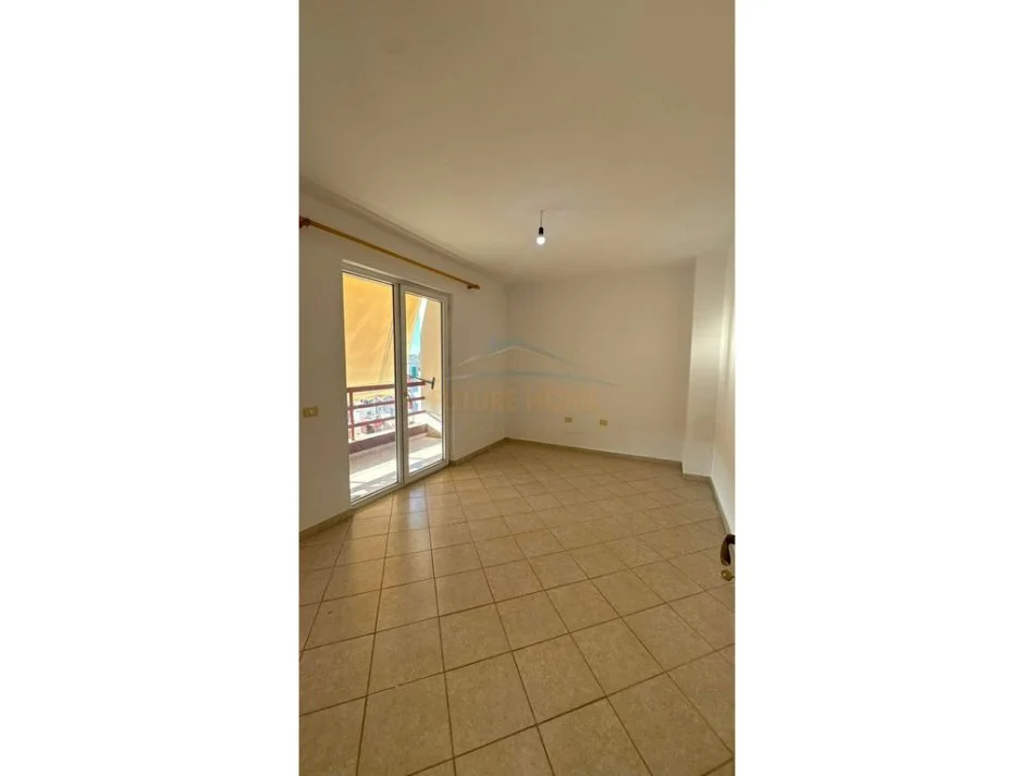 Tirane, jepet me qera apartament 2+1 Kati 8, 105 m² 400 € 