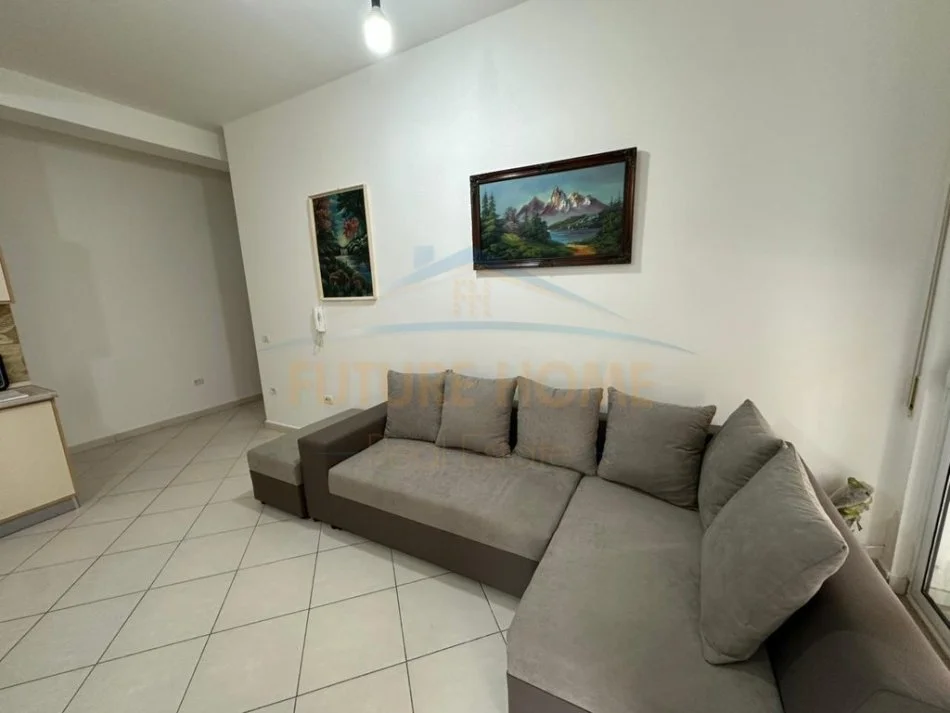 Tirane, jepet me qera apartament 2+1 Kati 4, 95 m² 750 € (Kopshti Zoologjik)