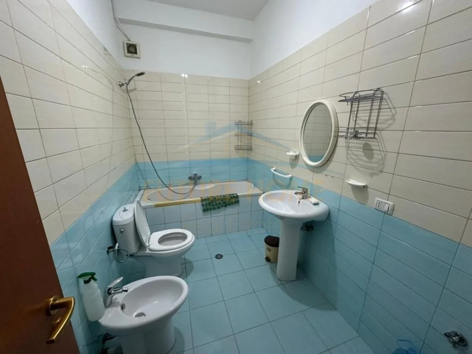 Tirane, jepet me qera apartament 2+1 Kati 4, 95 m² 750 € (Kopshti Zoologjik)