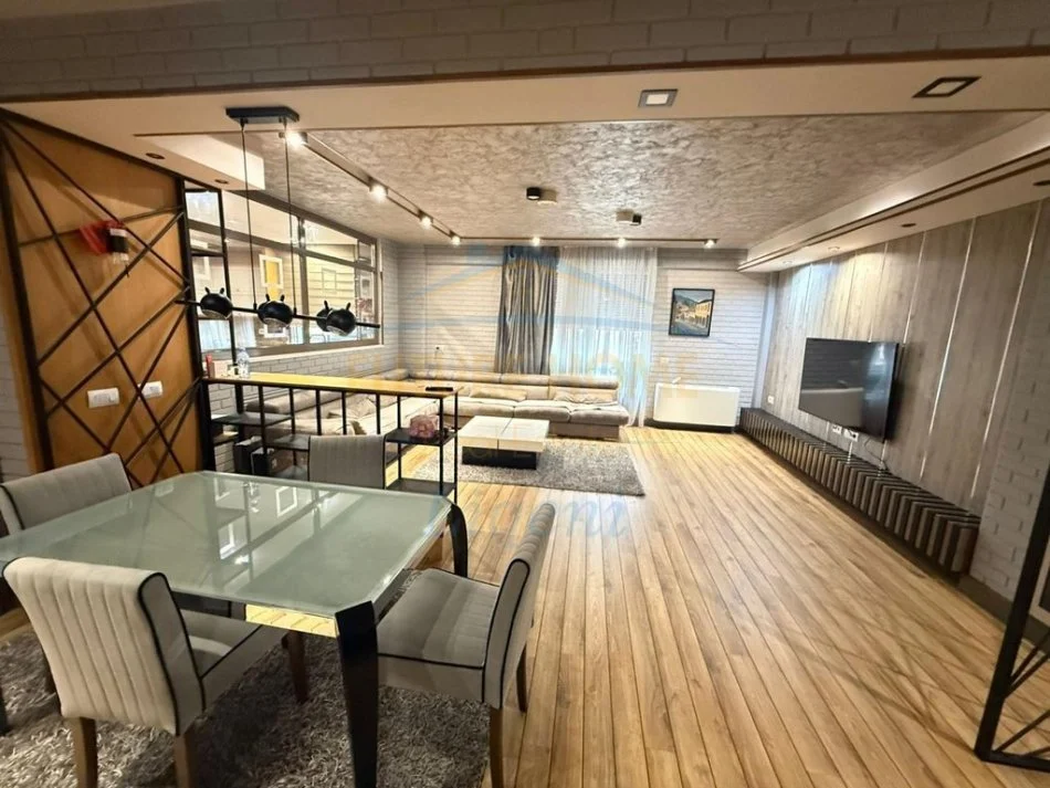 Tirane, jepet me qera apartament 3+1 Kati 4, 190 m² 1.950 € (Kishes Ortodokse, Myslym Shyri.)