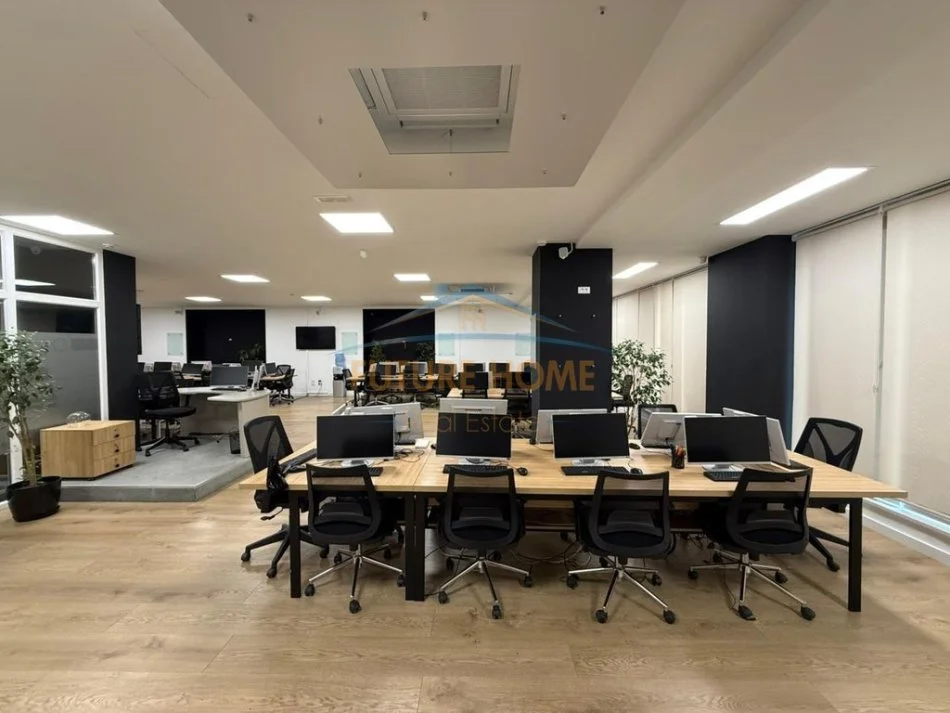 Tirane, jepet me qera zyre , 583 m² 11.500 € (Kompleksi Delijorgji)