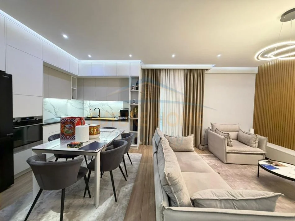 Tirane, shitet apartament 3+1+Ballkon Kati 3, 113 m² 325.000 € (liqeni i thate)