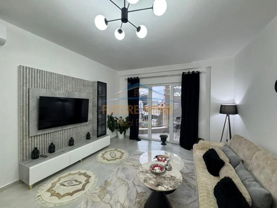 Tirane, jepet me qera apartament 1+1 Kati 4, 80 m² 650 € (Zogu i Zi)