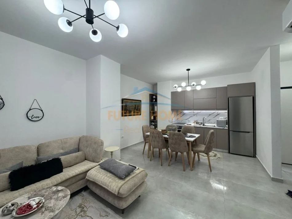 Tirane, jepet me qera apartament 1+1 Kati 4, 80 m² 650 € (Zogu i Zi)