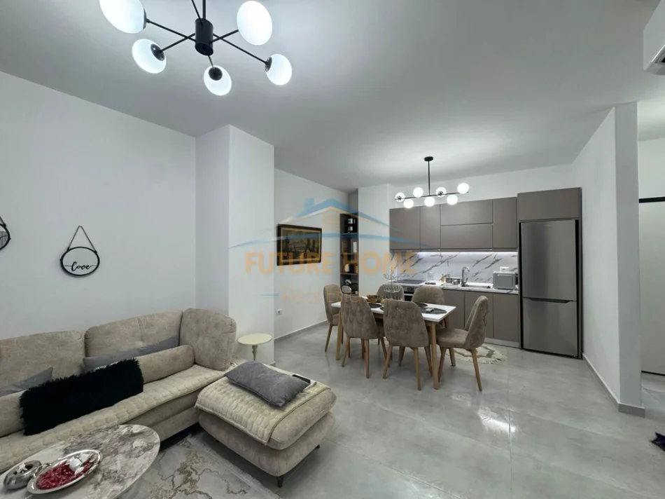 Tirane, jepet me qera apartament 1+1 Kati 4, 80 m² 700 € (Zogu i Zi)