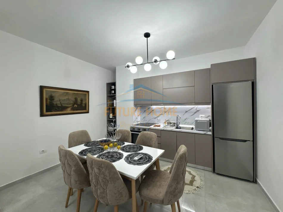Tirane, jepet me qera apartament 1+1 Kati 4, 80 m² 700 € (Zogu i Zi)
