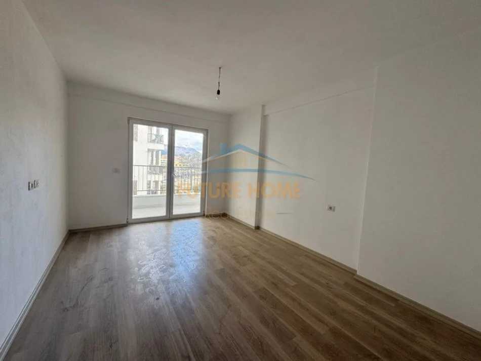 Tirane, jepet me qera apartament 1+1 Kati 3, 75 m² 350 € (Kombinat)