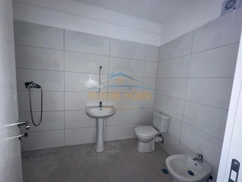 Tirane, jepet me qera apartament 1+1 Kati 3, 75 m² 350 € (Kombinat)
