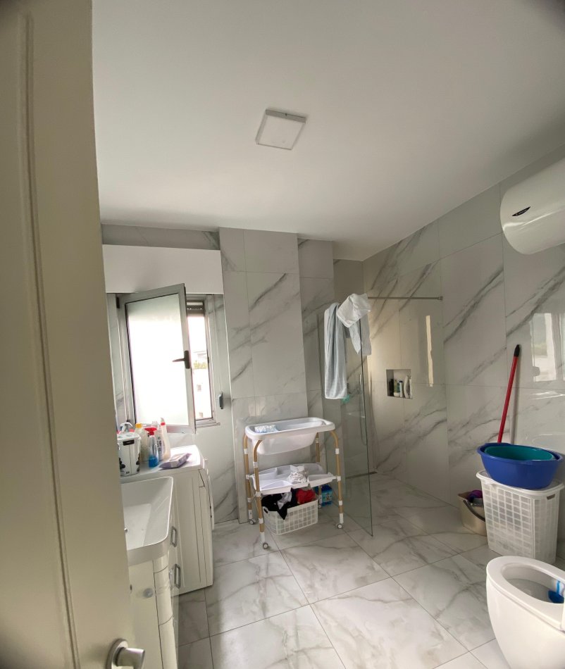 Tirane, shes apartament 2+1+Ballkon Kati 2, 116 m² 295.000 € (Liqeni i Thate)