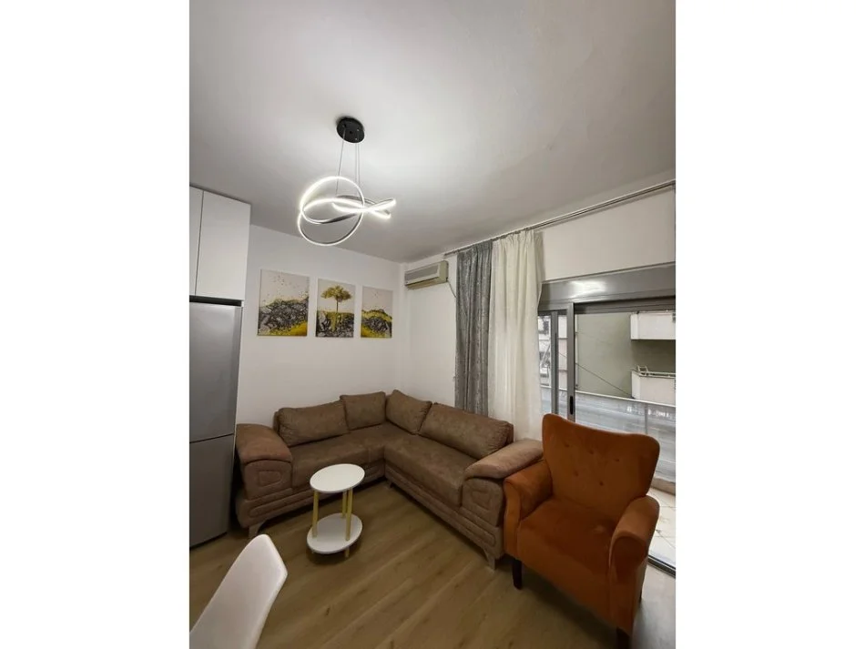 Tirane, jepet me qera apartament 1+1 Kati 2, 55 m² 400 € (Fresk)