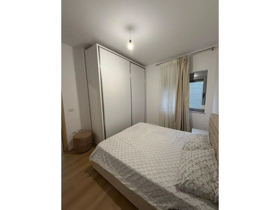 Tirane, jepet me qera apartament 1+1 Kati 2, 55 m² 400 € (Fresk)