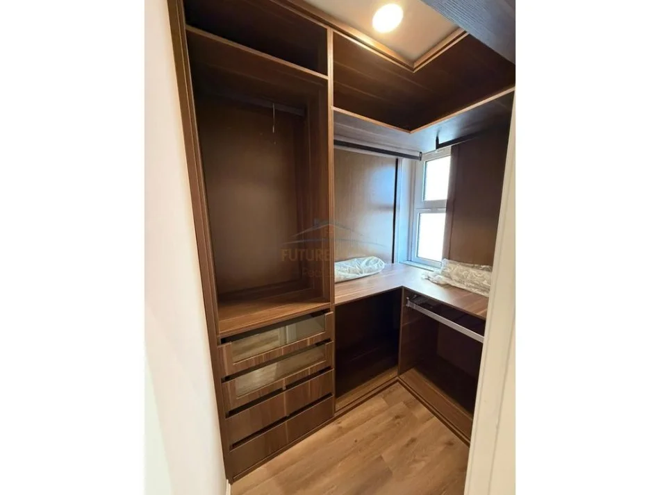 Tirane, jepet me qera apartament 2+1+Ballkon Kati 5, 75 m² 1.000 € 