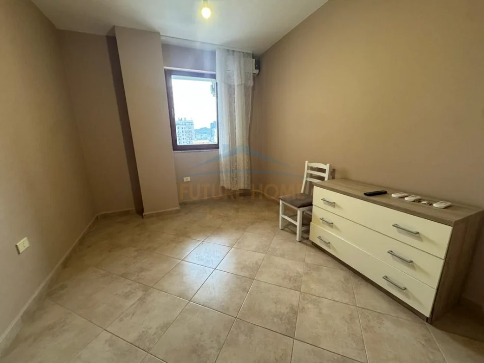 jap me qera apartament 3+1+Ballkon Kati 6, 134 m² 700 € (RRUGA E BARRIKADAVE)