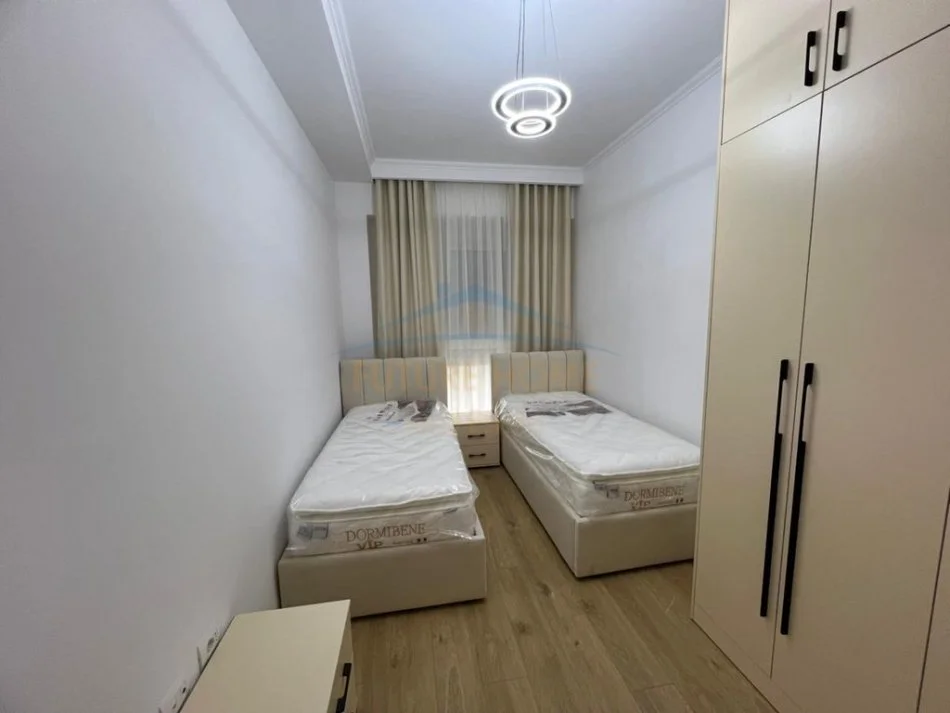 Tirane, jap me qera apartament 2+1+Ballkon Kati 4, 105 m² 750 € (Siri Kodra)