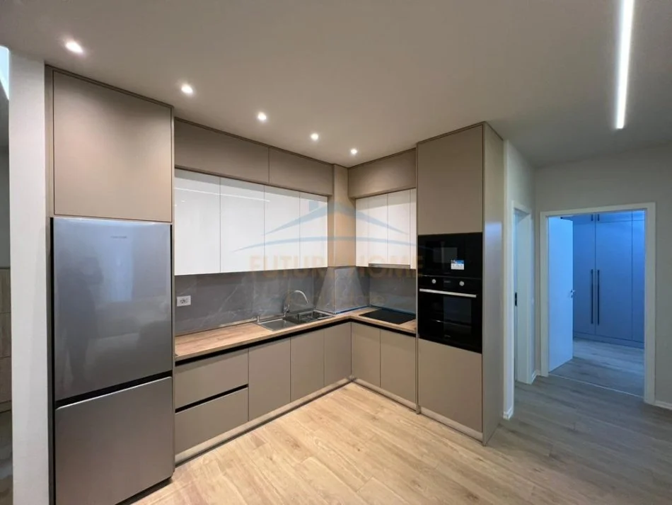 Tirane, jap me qera apartament 2+1+Ballkon Kati 4, 105 m² 750 € (Siri Kodra)