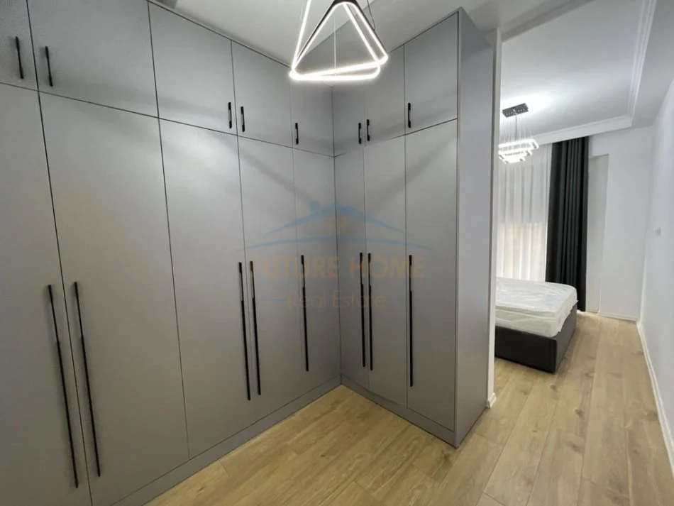 Tirane, jap me qera apartament 2+1+Ballkon Kati 4, 105 m² 750 € (Siri Kodra)