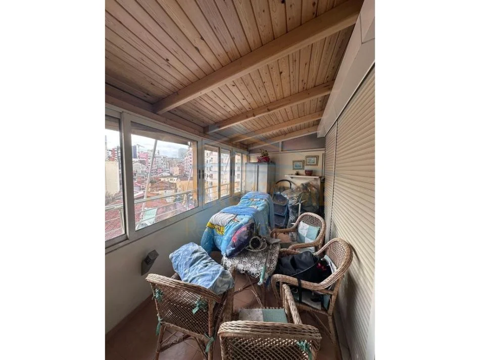 Tirane, jepet me qera apartament 2+1 Kati 4, 90 m² 700 € 