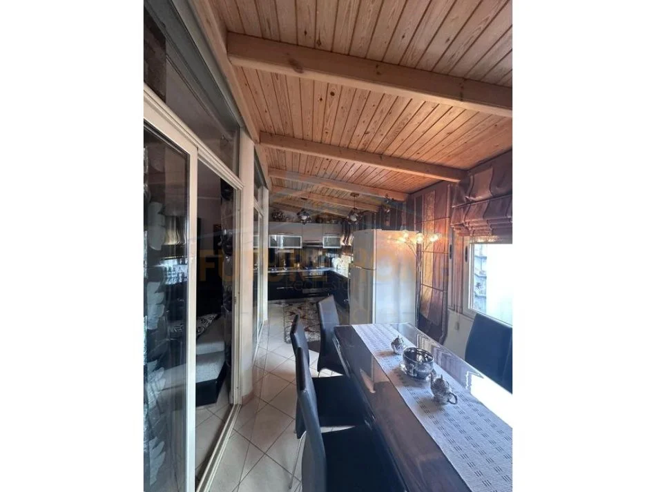 Tirane, jepet me qera apartament 2+1 Kati 4, 90 m² 700 € 