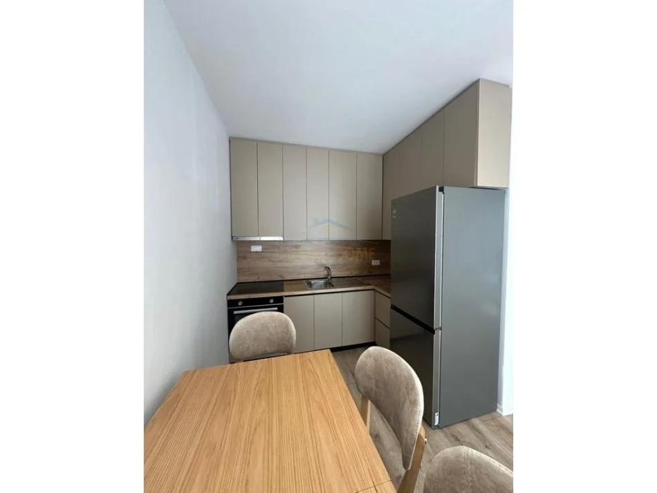 Tirane, jepet me qera apartament 1+1 Kati 3, 65 m² 600 € (Kompleksi Miardo, Jordan Misja.)