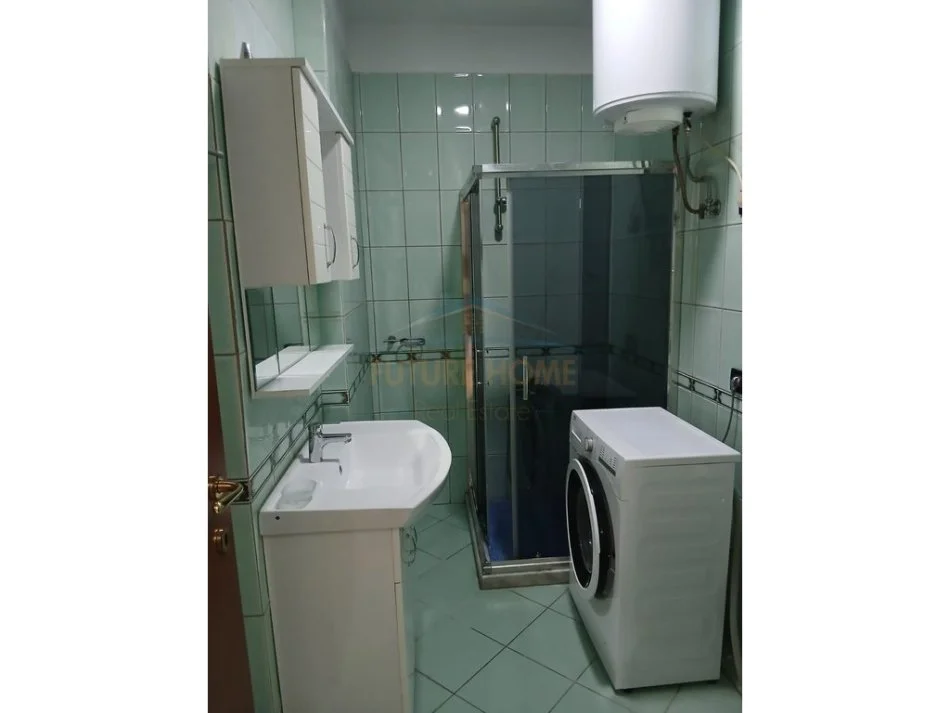 Tirane, jepet me qera apartament 2+1 Kati 8, 100 m² 750 € (Qender)