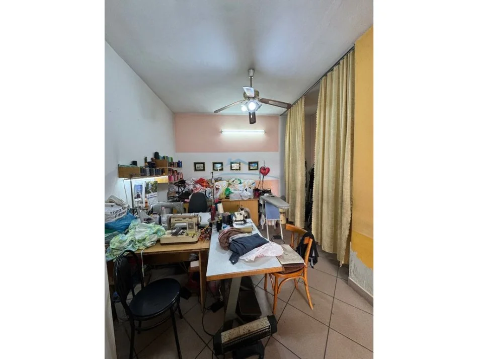 Tirane, shes ambjent biznesi Kati 0, 20 m² 135.000 € (4 DESHMORET)