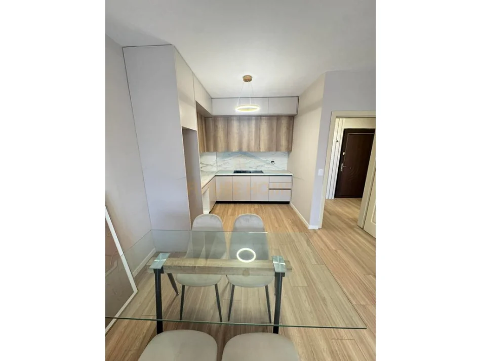 Tirane, shes apartament 1+1 Kati 8, 70 m² 119.000 € (Unaza e Re)