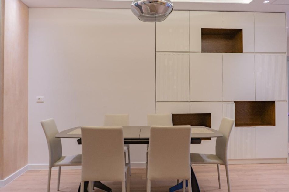 Tirane, jap me qera apartament 2+1+Ballkon Kati 2, 126 m² 900 € 