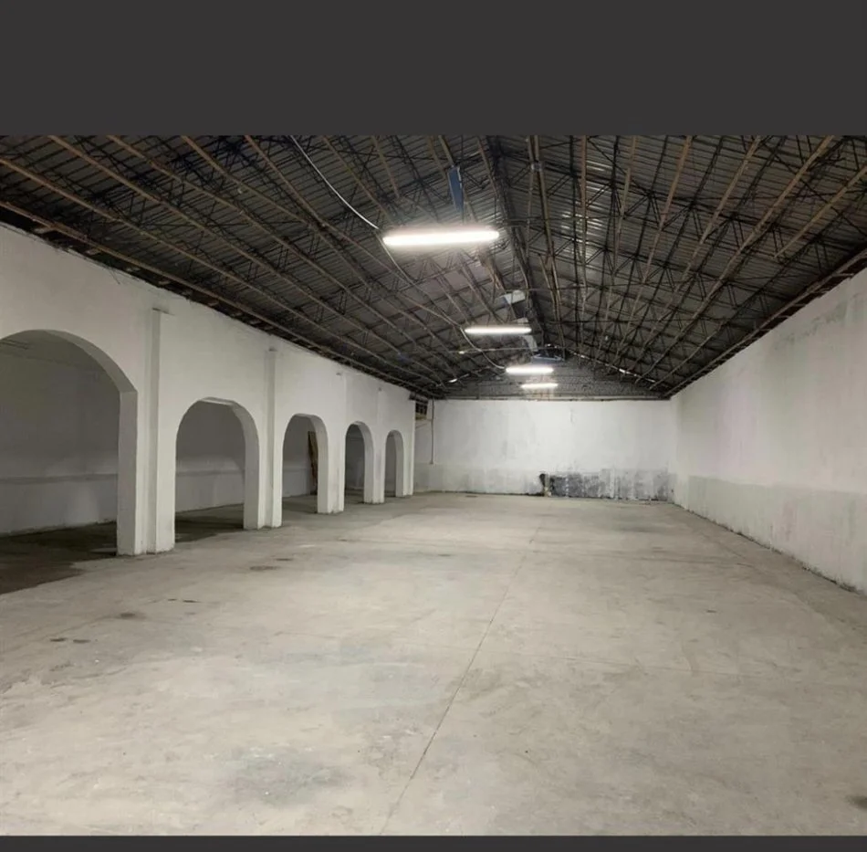 Tirane, jepet me qera magazine Kati 0, 750 m² 2625 € (Mistomame)