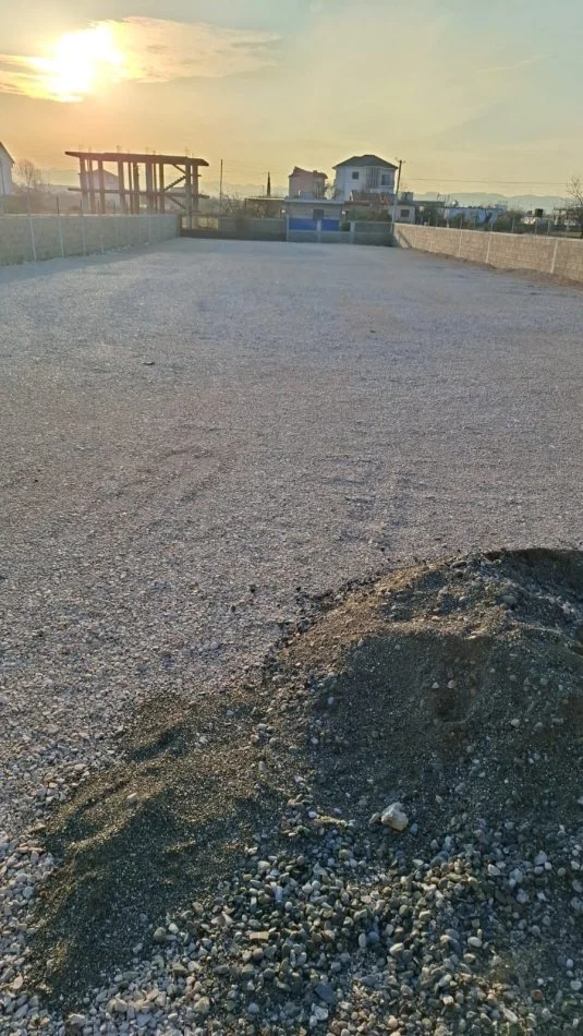 Tirane, jepet me qera Kati 0, 200 m² 1.100 € 