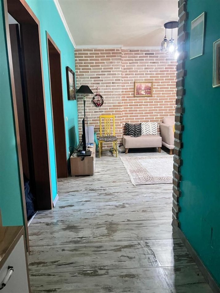 Shqiperi, jepet me qera apartament 2+1+Ballkon Kati 8, 100 m² 660 € (Komuna e Parisit)