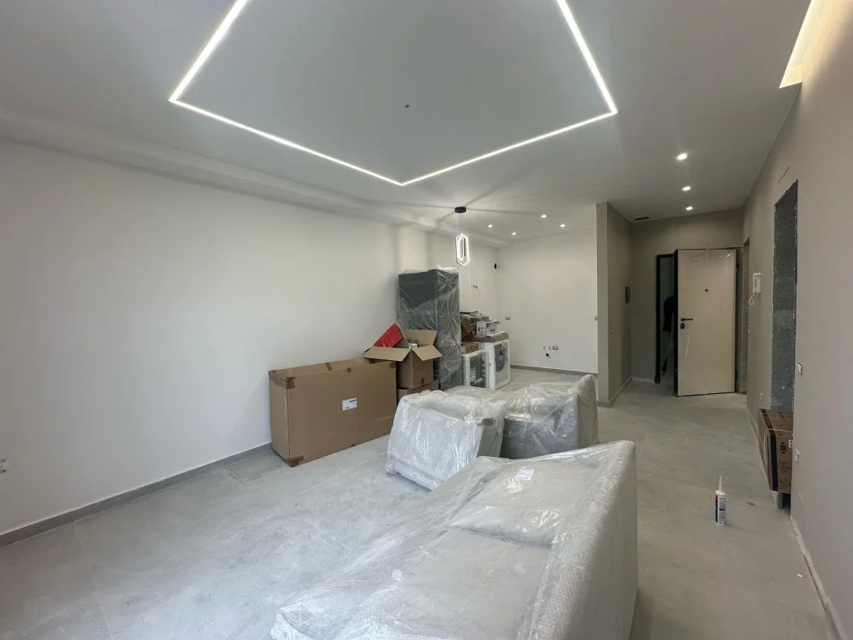 jepet me qera apartament 1+1+Ballkon Kati 5, 75 m² 500 € (Rruga 5 Maji)