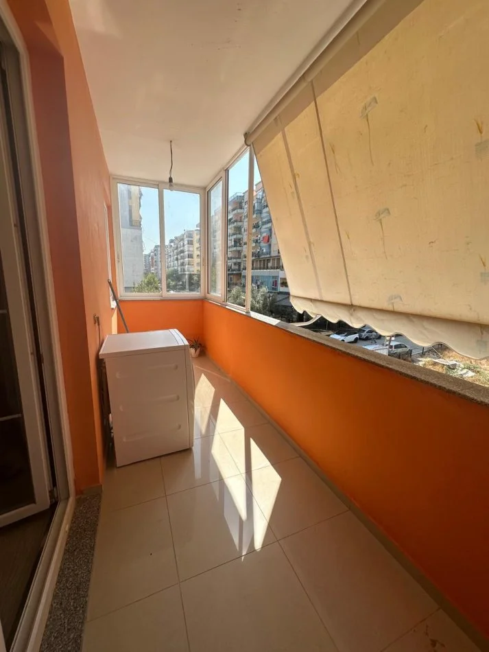 Tirane, jepet me qera apartament 2+1+Ballkon Kati 2, 98 m² 600 € 