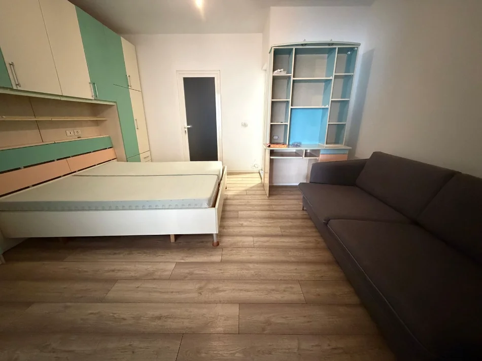 Tirane, jepet me qera apartament 1+1 Kati 2, 62 m² 480 € (Qender)