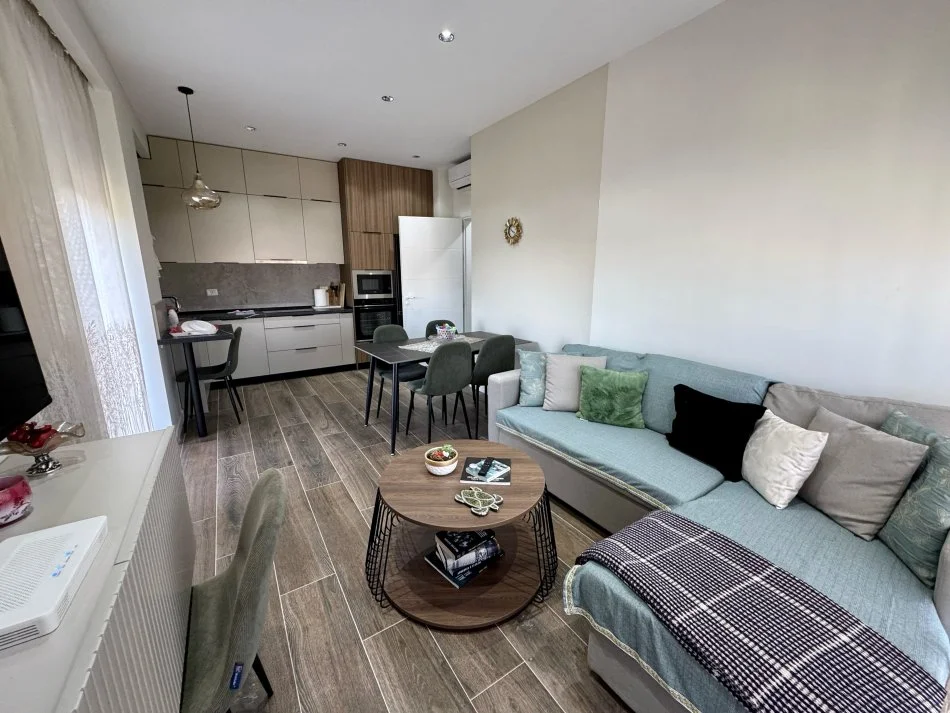 Tirane, jepet me qera apartament 2+1+Ballkon Kati 3, 70 m² 500 € (Ish Fusha e Aviacionit)