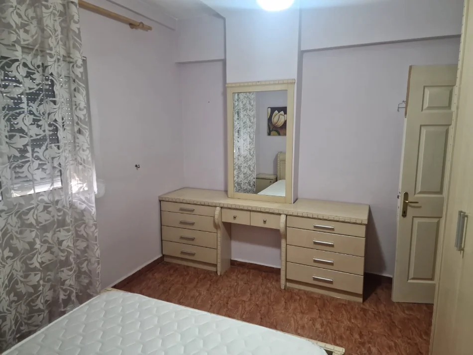 Tirane, jepet me qera apartament 2+1 Kati 11, 500 € (zogu i zi)