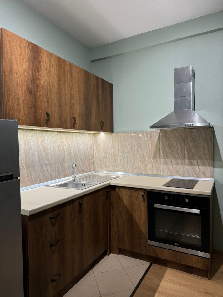 Tirane, jepet me qera apartament 1+1+Ballkon Kati 3, 60 m² 400 € (kongresi i manastirit)