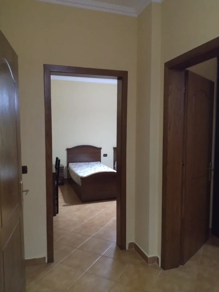 Tirane, jepet me qera apartament 2+1 Kati 2, 100 m² 401 € (rruga ethem haxhi beu)