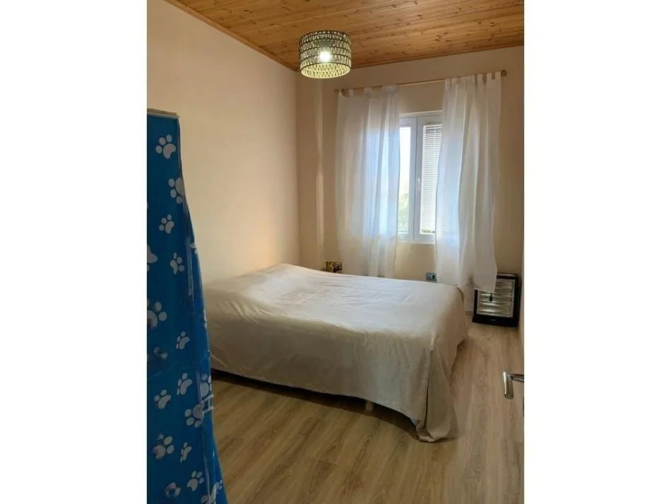 Tirane, shitet Vile 4+1+Ballkon , 400 m² (Peze te Vogel)