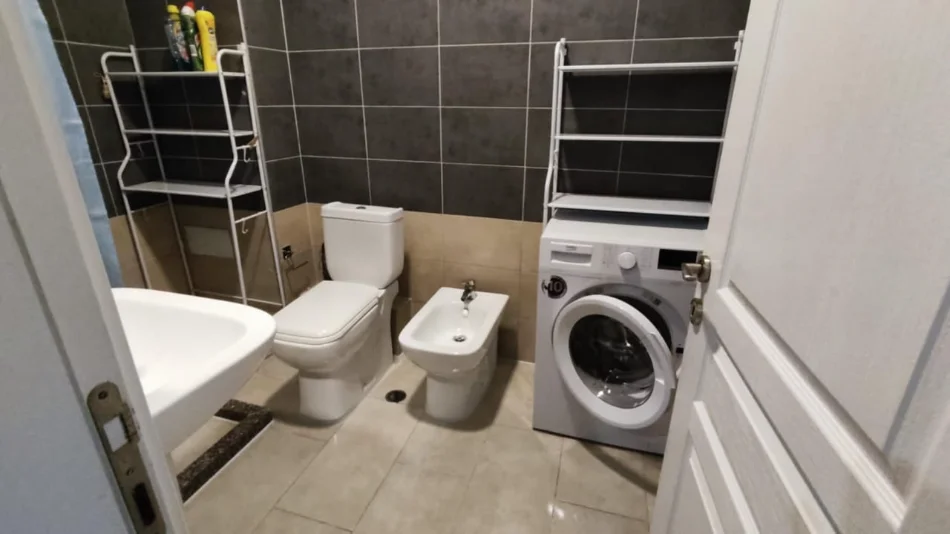 Tirane, jepet me qera apartament 2+1+Ballkon , 80 m² 580 € (Kompleksi Golden Park)
