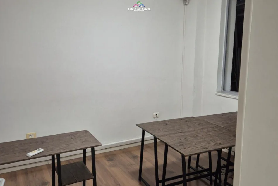 Tirane, jepet me qera zyre Kati 3, 154 m² 900 € (rruga e kavajes)